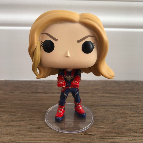 Captain Marvel Funko Pop - Picture 1 of 3